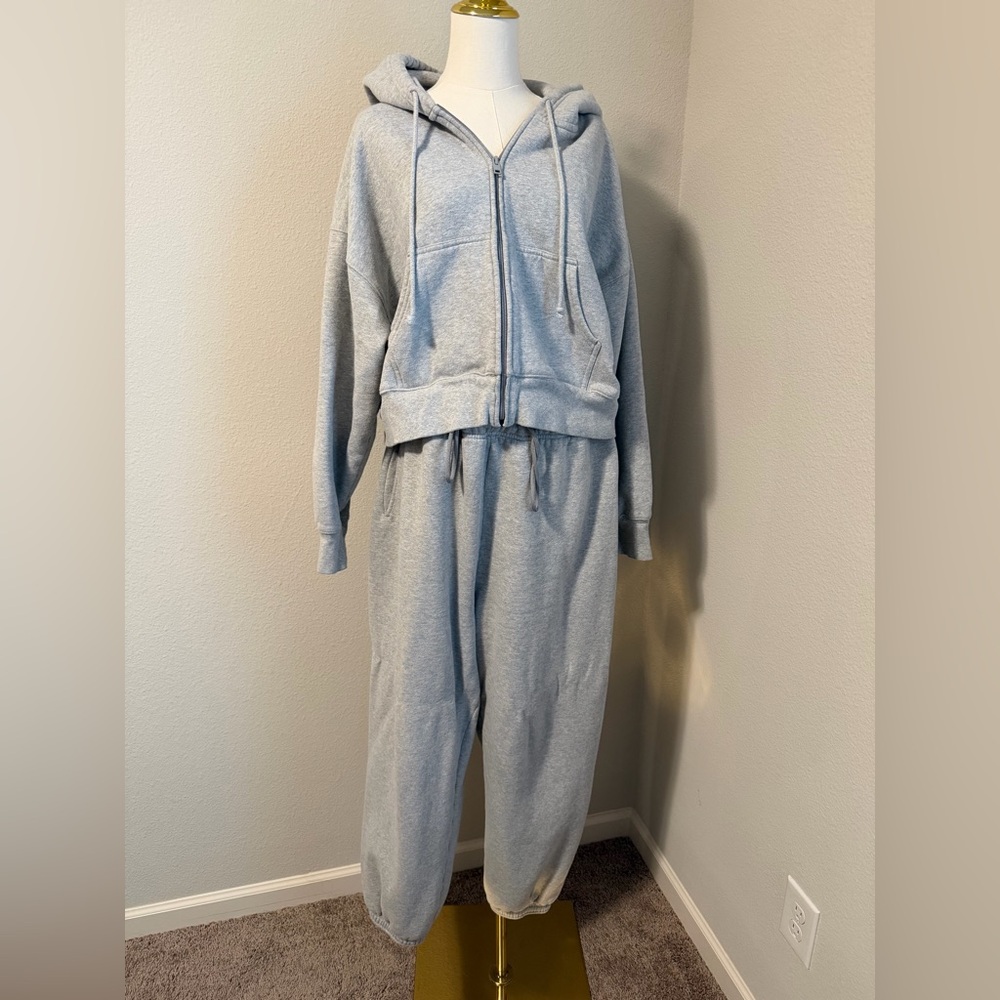 Aritzia TNA Cozy Fleece Set